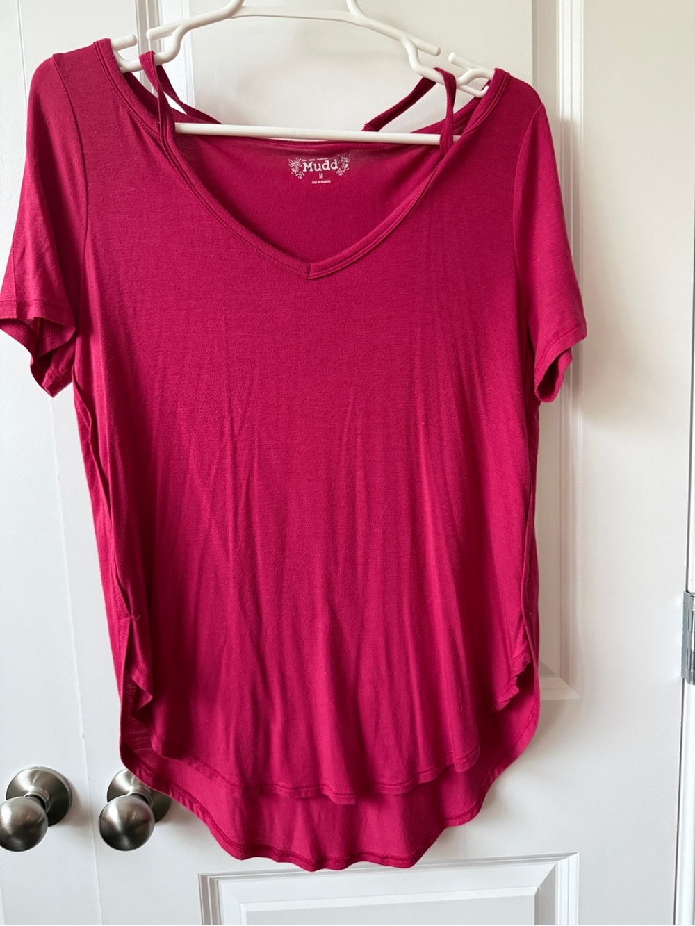 Mudd Women's Magenta Short Sleeve V-Neck Top